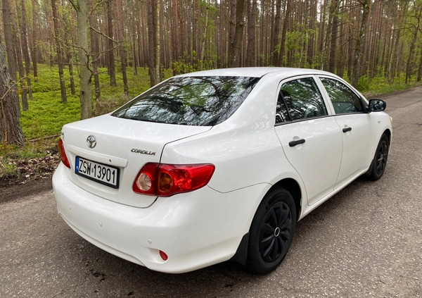 Toyota Corolla cena 19999 przebieg: 208000, rok produkcji 2010 z Świnoujście małe 56